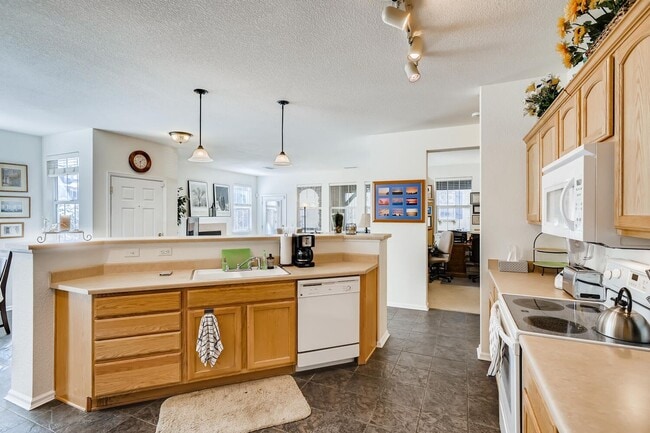 Foto del edificio - 2 bed, plus office - Ground Floor Condo - ...