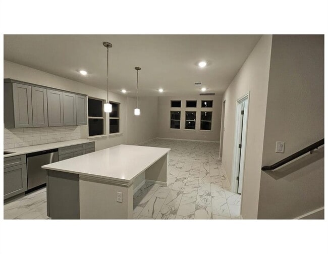 Building Photo - 212 Comet Pointe Dr