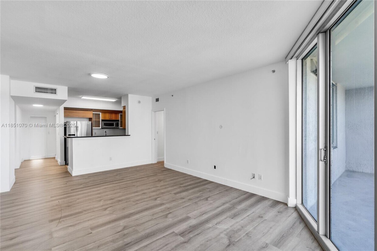 Foto principal - 325 S Biscayne Blvd