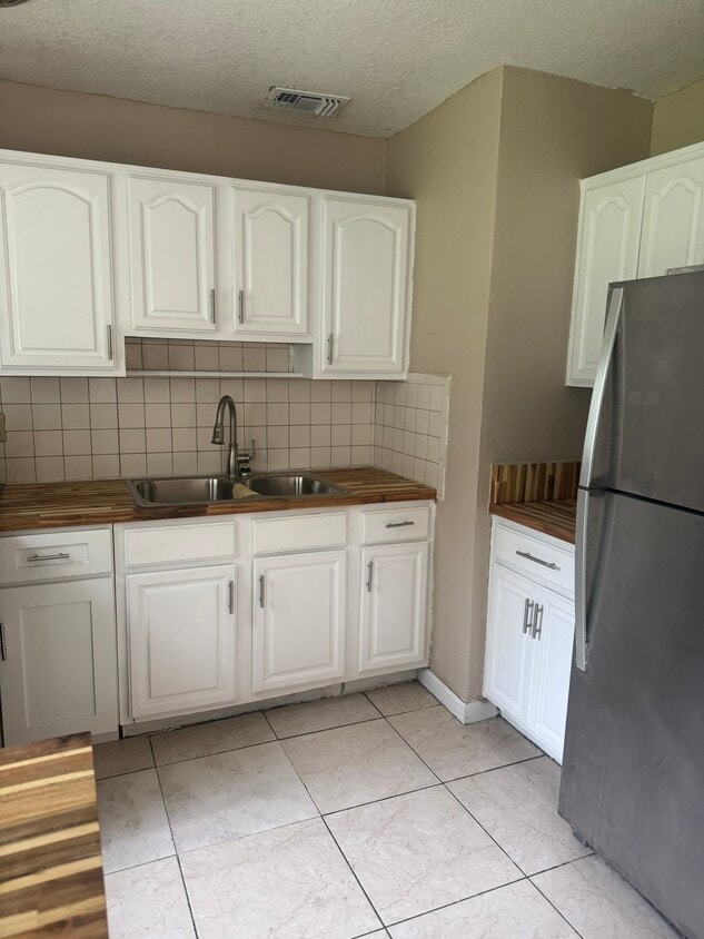 Foto principal - 4837 Shoshone St