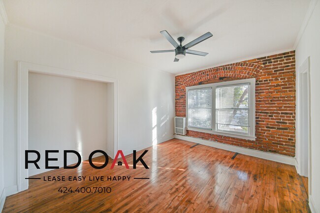 Foto del edificio - Vintage-Inspired Studio Featuring Hardwood...