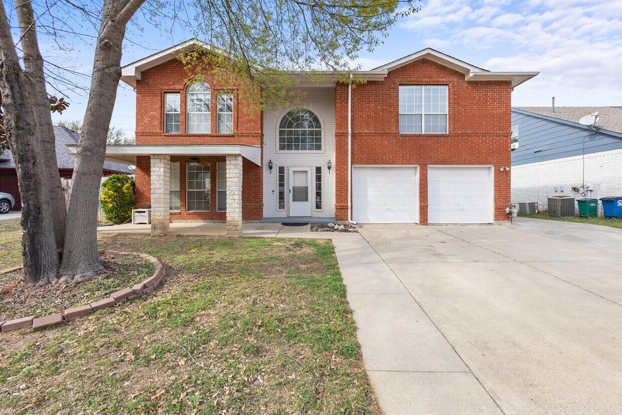 2204 Bowie Ln Unit 5, Corinth, TX 76210 Room for Rent in Corinth, TX