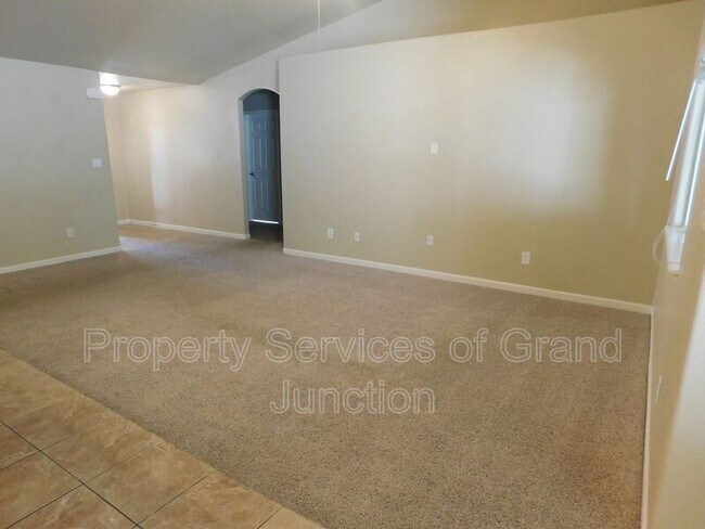 Foto del edificio - 3006 Oakwood Dr
