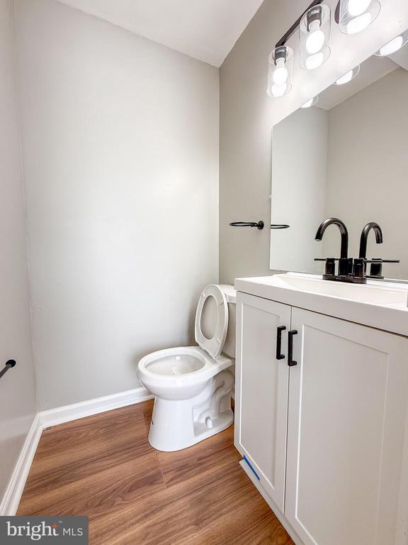 Building Photo - 17 Gene Ave