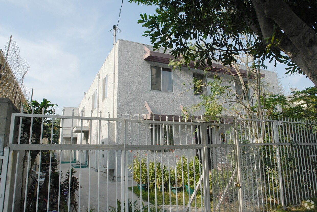 Foto principal - 219 N Bonnie Brae St