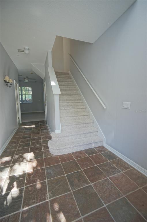 Building Photo - 3035 Pointeview Dr