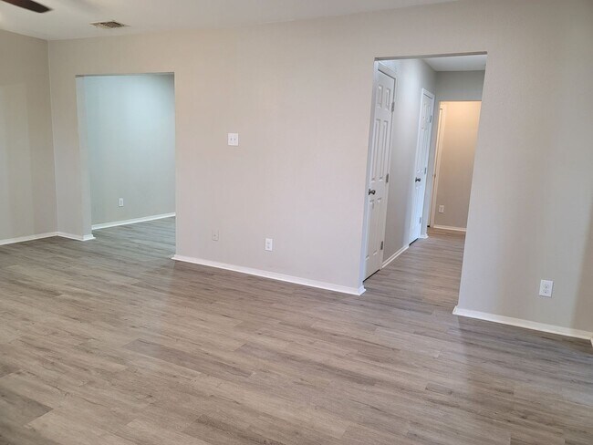 Building Photo - 4/2/2 TOTALLY renovated home