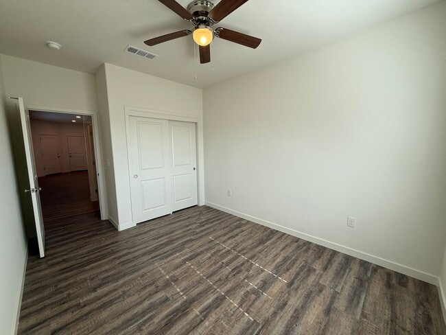 Foto del edificio - 9207 Prometheus Dr