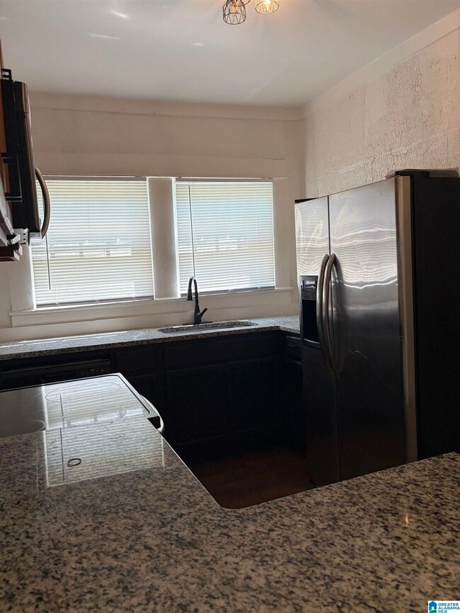 Foto del edificio - 1227 8th Ave W