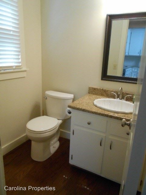 Building Photo - 633 Forest Dr