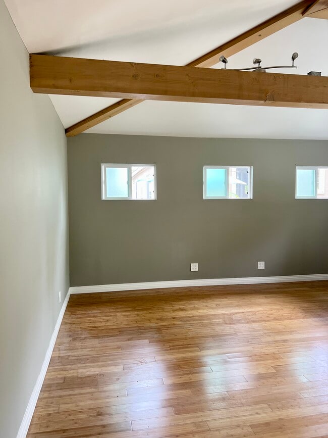 Building Photo - 10748 Charnock Rd