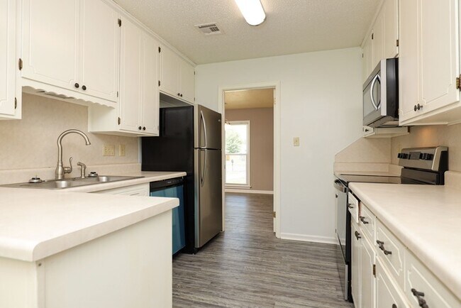 Foto del edificio - Charming Montgomery Home with 4 Bedrooms