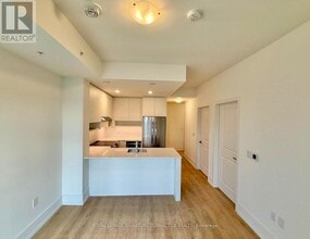 Building Photo - 206 King St W