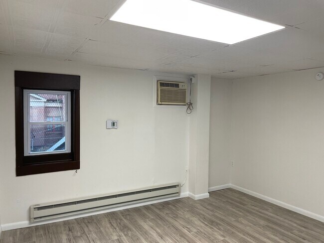Building Photo - 1109 7th Avenue, Unit 1-REAR