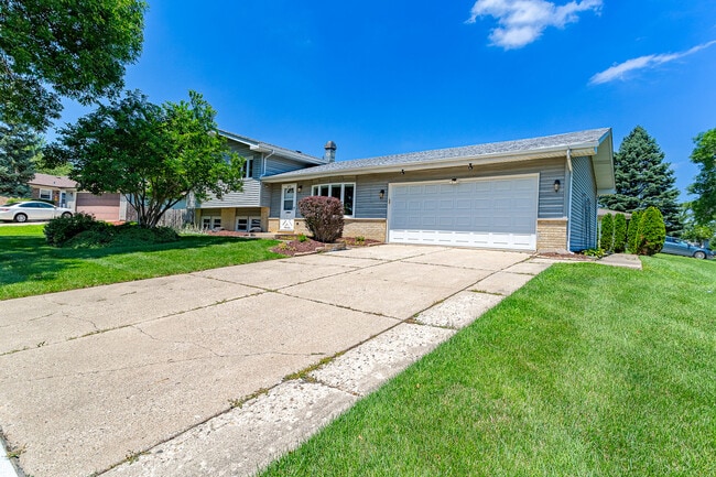 Building Photo - 620 Lamorak Dr