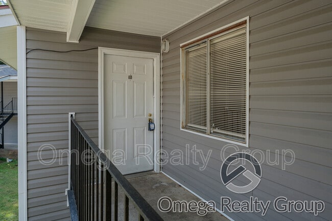 Building Photo - 1600 14th Ave E