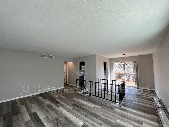 Building Photo - 3805 Maquoketa Dr