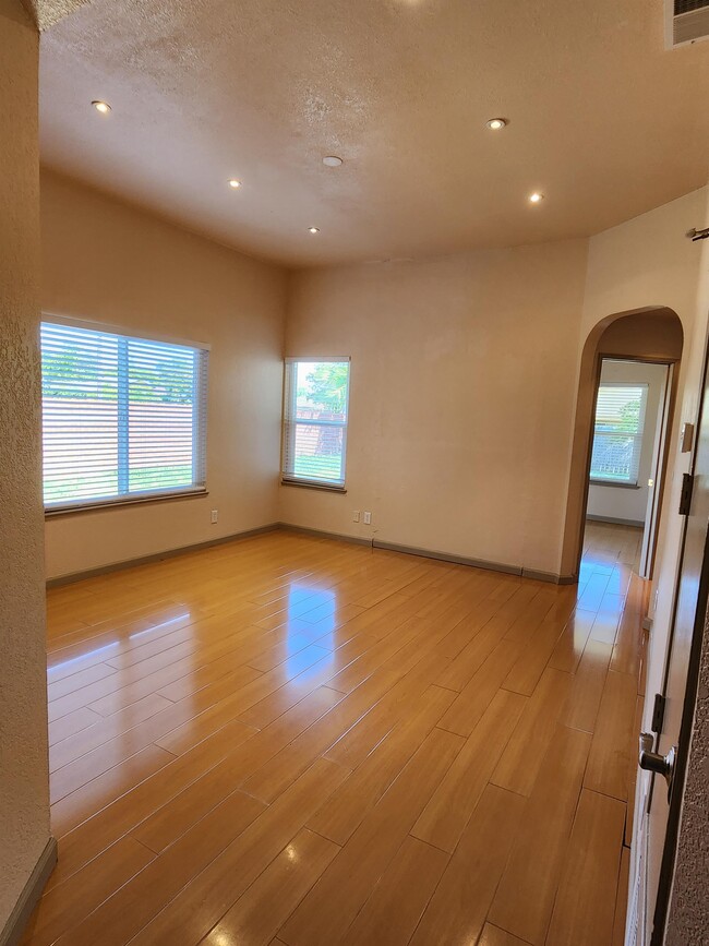 Photo - 4570 Armadale Way House