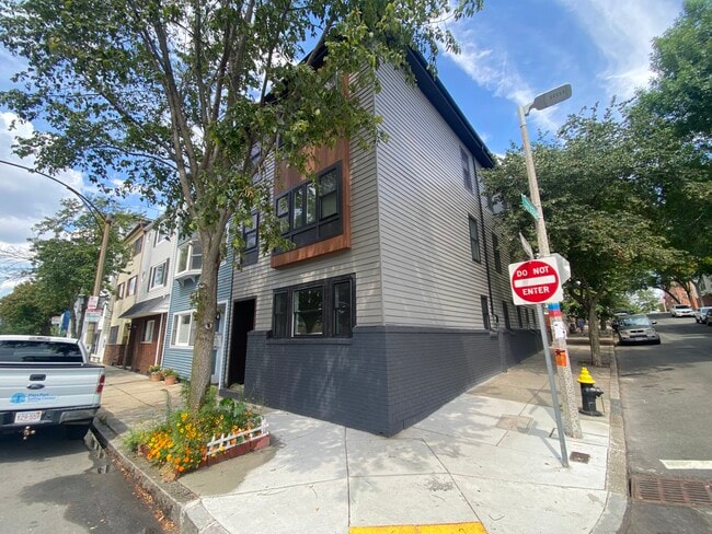 Building Photo - 116 Marginal St