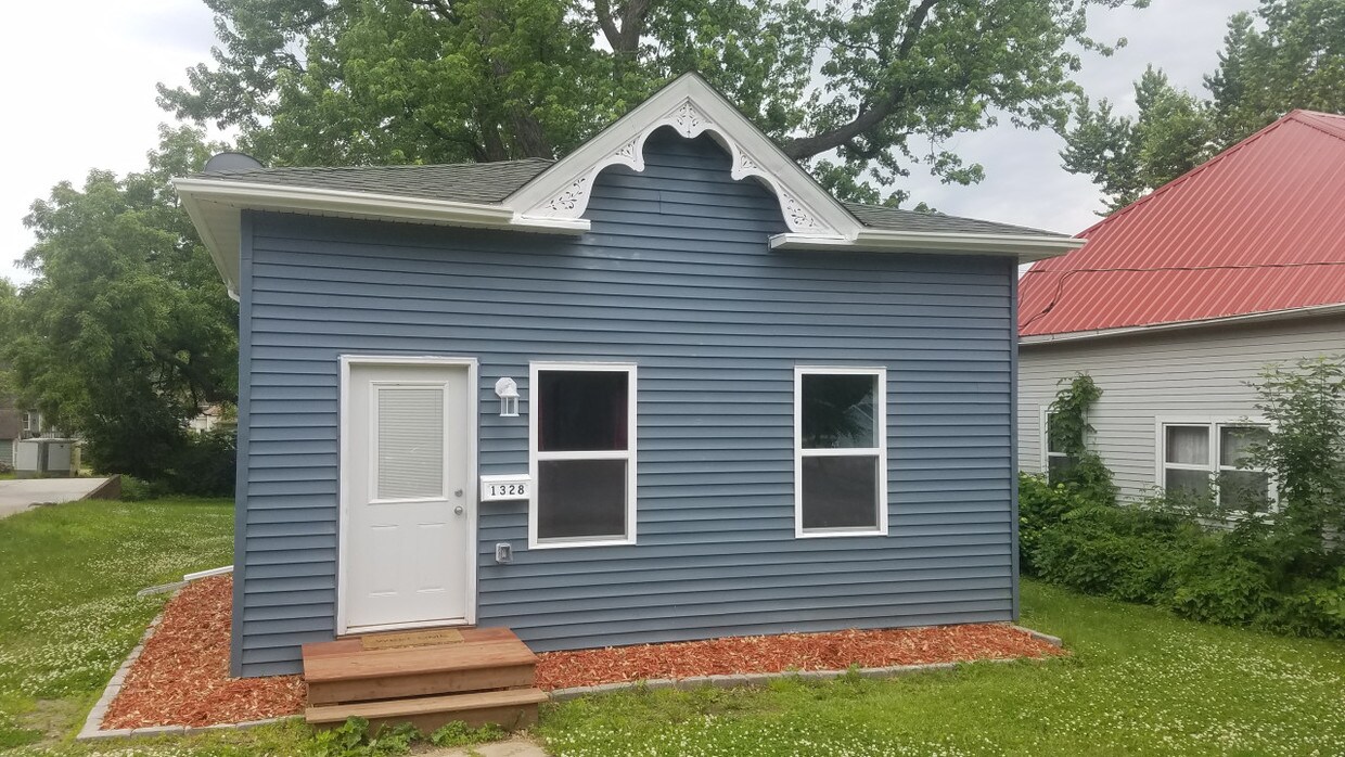 Primary Photo - 1328 East Ave.