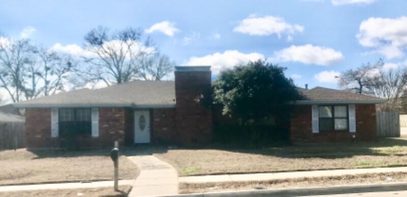 Primary Photo - 2032 Northcrest Dr