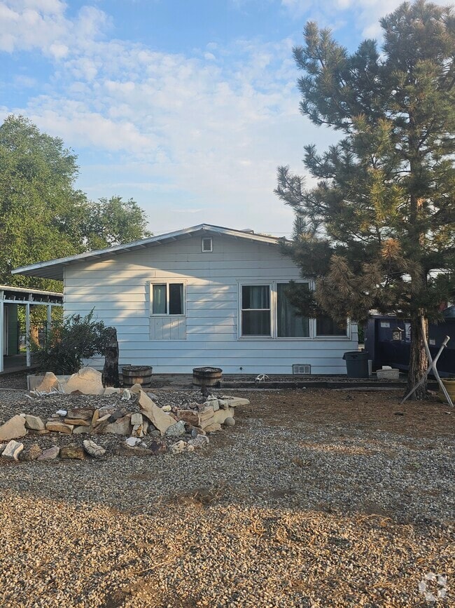 Building Photo - 2015 Elm Ave