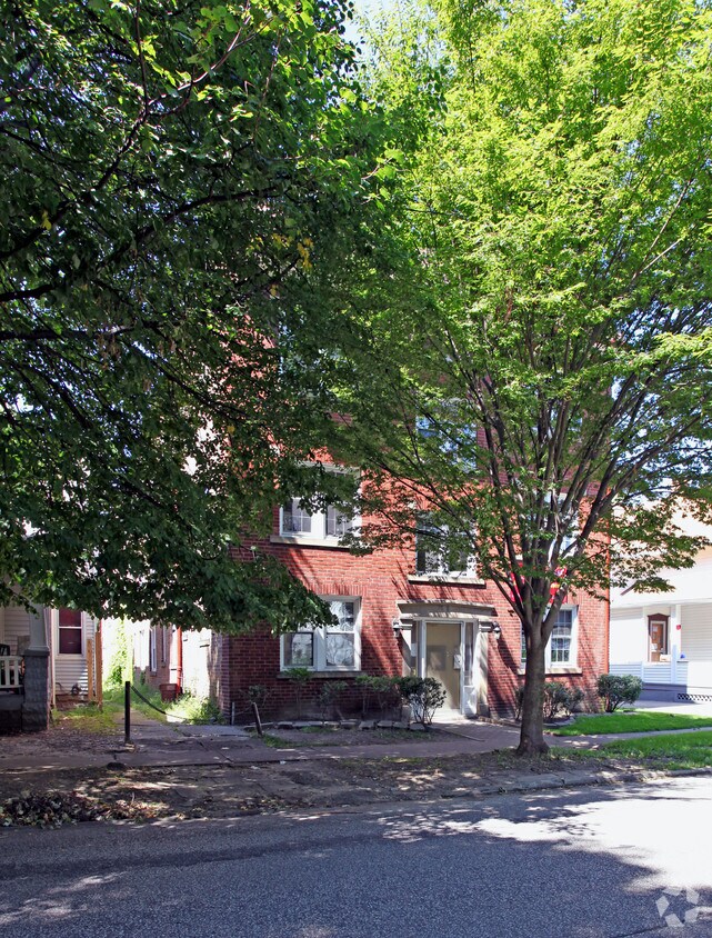 Foto del edificio - 1332 W 83rd St