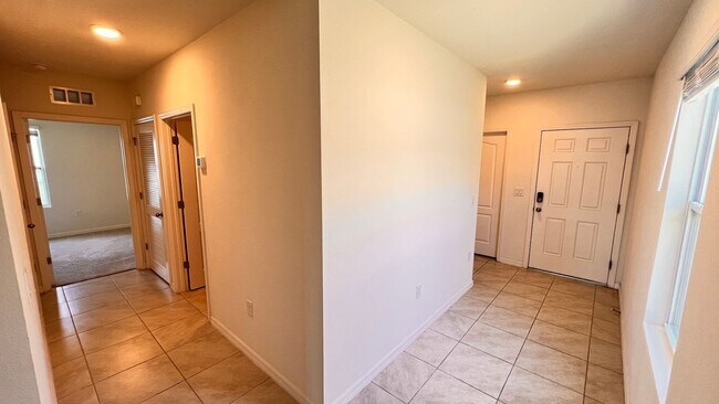 Foto del edificio - Beautiful 3 Bedroom, 2 Bathroom Home near ...
