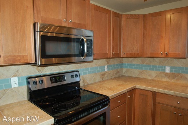 Foto del edificio - 633 189th Street Ct E