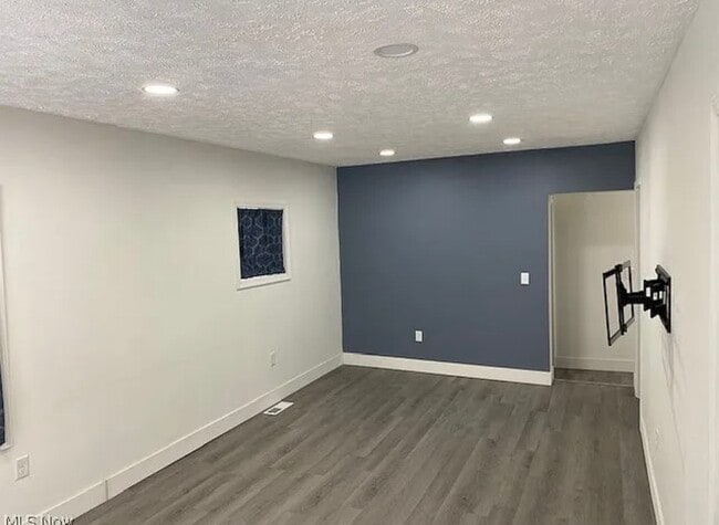 Building Photo - 3442 Albany Ave