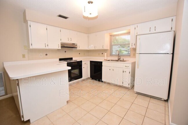 Building Photo - 4604 Valley View Dr W
