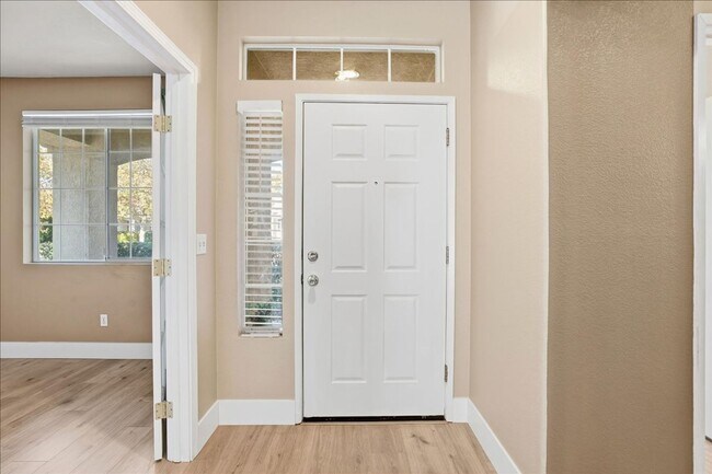 Foto del edificio - 3424 Babson Dr