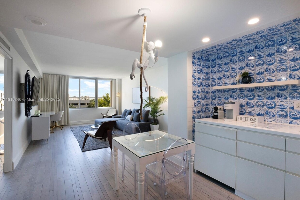 Foto principal - 1100 West Ave