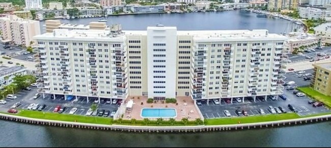 Foto del edificio - 401 Golden Isles Dr