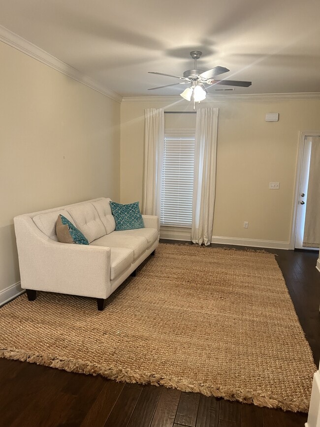 Building Photo - 446 Walker Cir