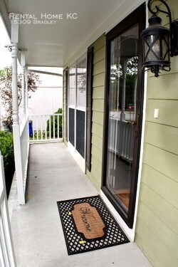 Building Photo - Spacious 5-bedroom 2-Story w/fin bsmt  #15309
