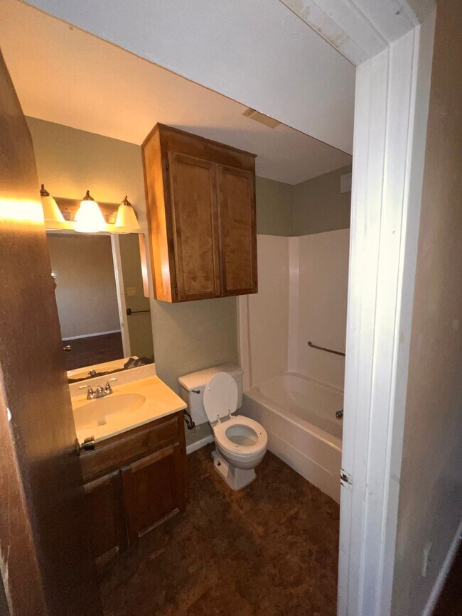 Foto del edificio - 5749 Crestmore Dr