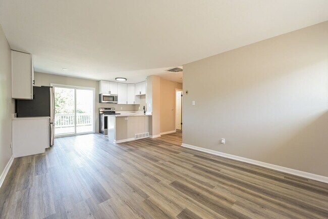 Foto del edificio - "Charming 4-Bedroom Home with 2 Full Baths...