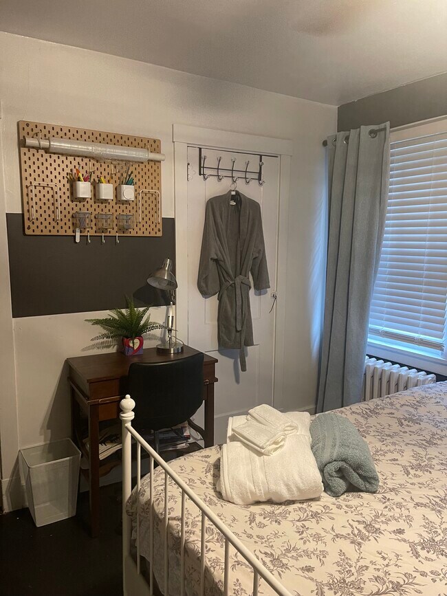 Bedroom #1 Work area - 565 Celeron St