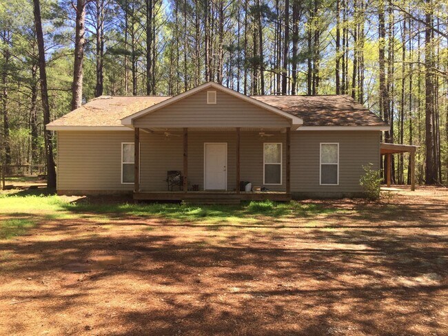 Building Photo - Beautiful 4 Bedroom/2 Bathroom Home Availa...