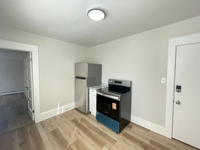 Building Photo - 55 Henriette St