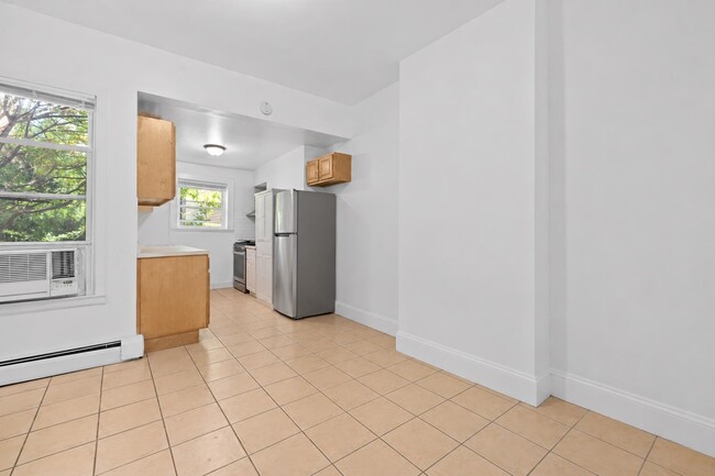 Building Photo - 86 Griffith St