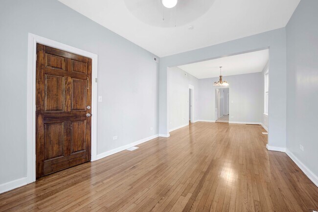 Foto del edificio - 702 N Homan Ave