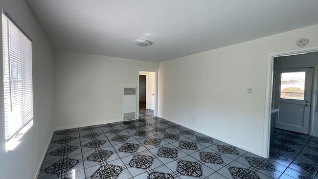 Building Photo - 81 Maitland Dr