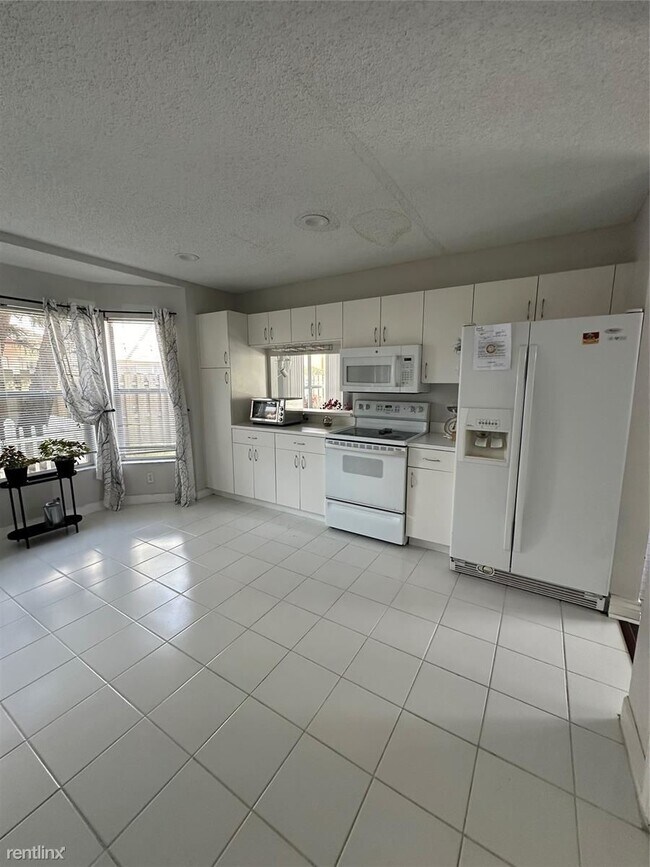 Building Photo - 4 br, 2.5 bath House - 10789 Cypress Lake Ter