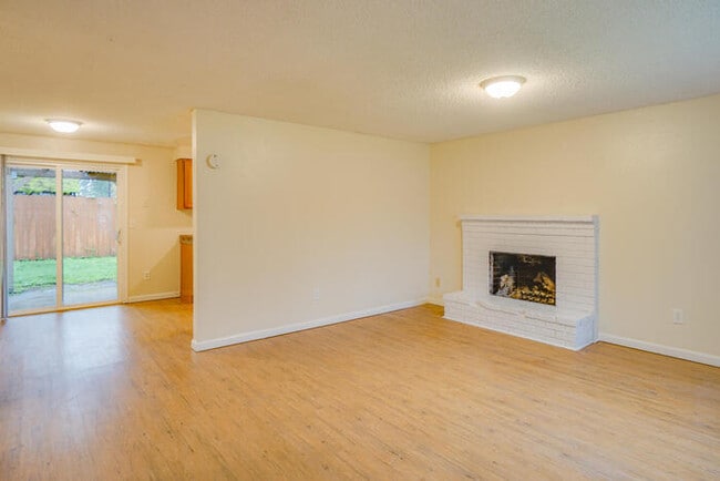 Building Photo - 13817 NE 35th Cir