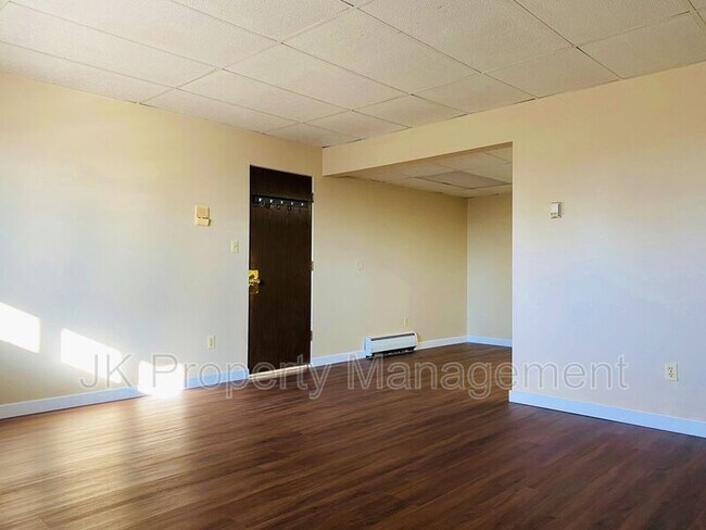 Building Photo - 1122 1st Ave SW