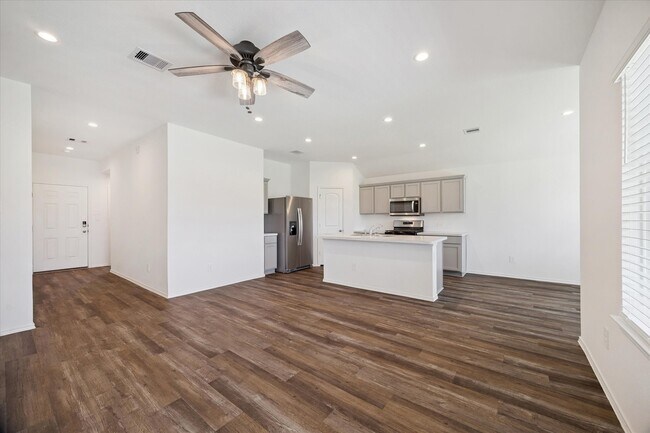 Foto del edificio - 24725 Mountain Tree Dr