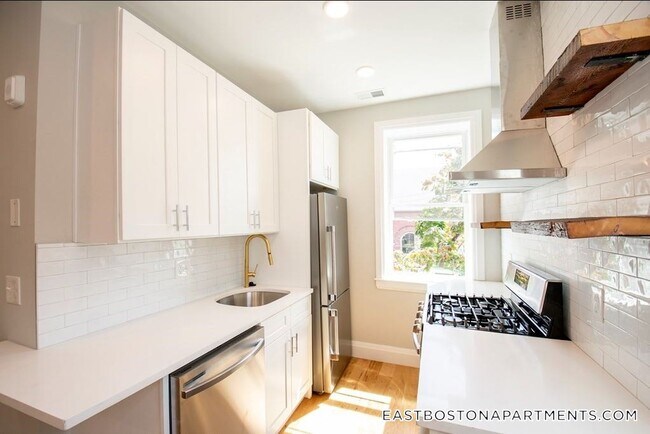 Building Photo - 66 Lubec St