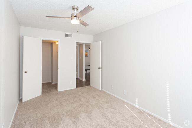 1BR, 1BA - 618 SF - The Woodlands Apartment Homes